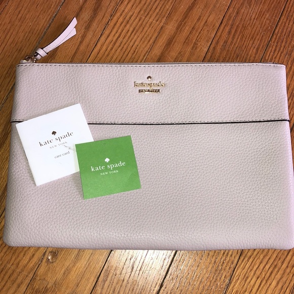 kate spade Handbags - NWT Kate spade carry clutch 🌷